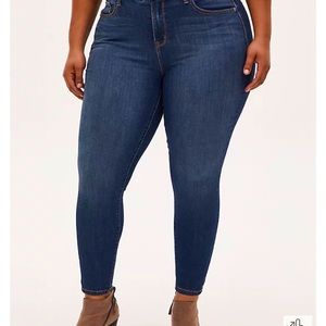 SKY HIGH SKINNY JEAN - PREMIUM STRETCH DARK WASH- Size 26